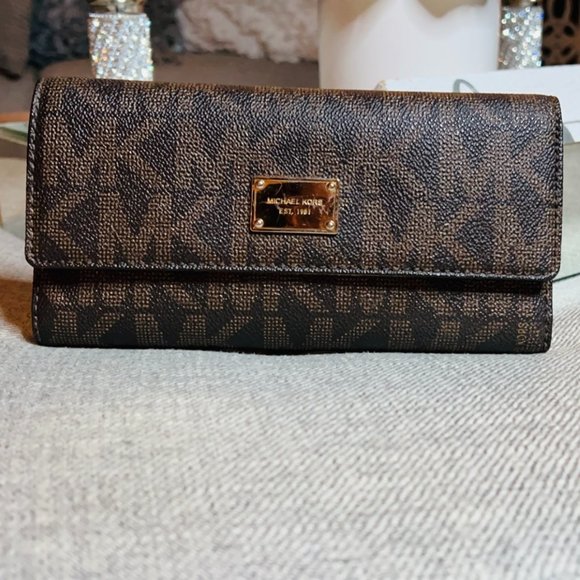 MICHAEL KORS Jet Set MK Logo Checkbook Wallet -Brown - Picture 1 of 14